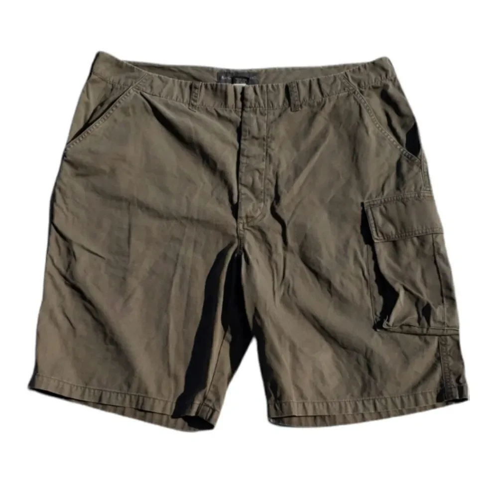 Banana Republic neutral men cargo shorts